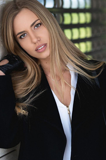 Bride from san francisco yana with Blonde hair age 29