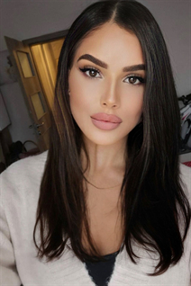 Novia de bratislava barbora con pelo Marrón oscuro y edad 35