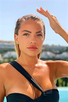 Mariée de le cannet victoria avec Blond cheveux, âge 33 photo-4