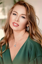 Perfect woman olena from new-york with Light Brown hair age 47 photo-5