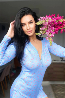 Ukrainian girl victoria from kiev with Dark Brown hair age 41