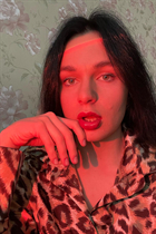 Date ukrainian valentina from lviv with Black hair age 26 photo-3